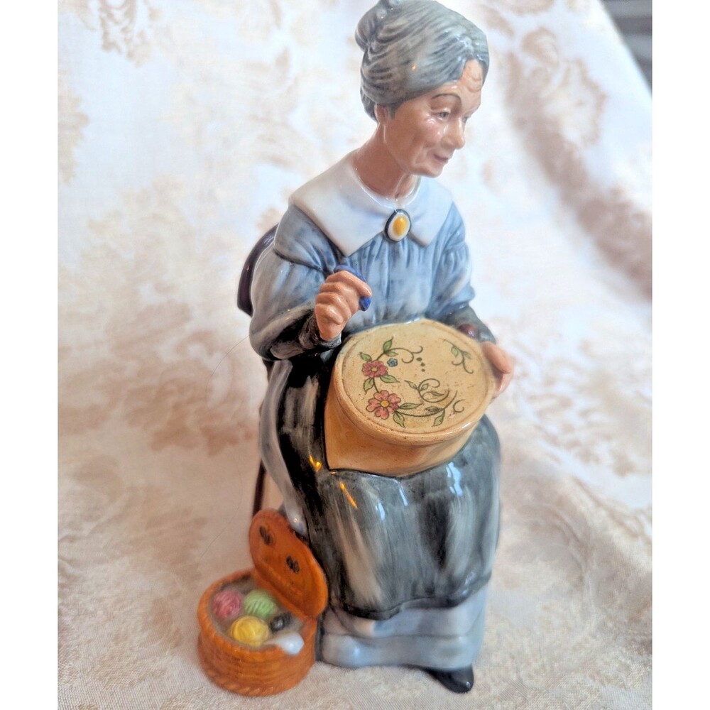 Vintage 1979 Royal Doulton Porcelain Grandma 7.5' Figurine Embroidering HN2855 - Picture 2 of 9